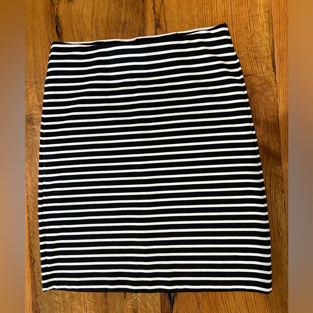 Old Navy Classic Black & White Striped Stretch Skirt, Wardrobe Basic, Sz Medium